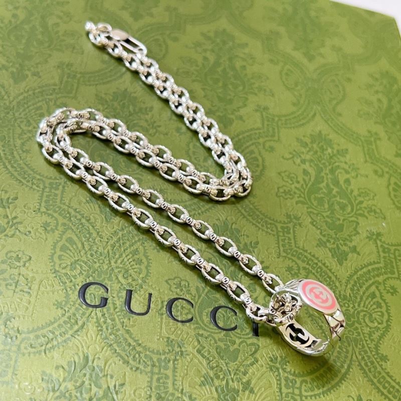 G*u*i necklaces